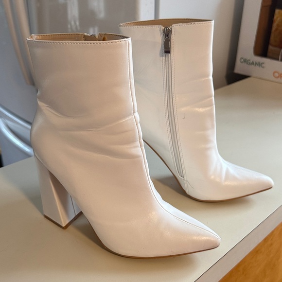 Boohoo White Pointed Toe Block Heel Ankle Boots - Picture 4 of 11